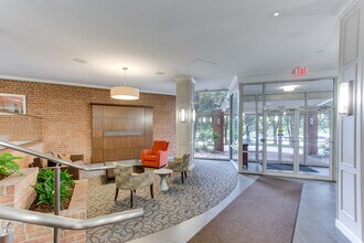 3000 Spout Run Pky in Arlington, VA - Building Photo - Building Photo