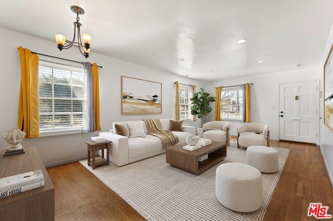 8214 Creighton Ave in Los Angeles, CA - Building Photo - Building Photo