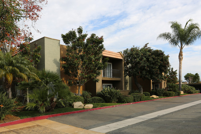 Vista Serena in Oceanside, CA - Building Photo - Building Photo