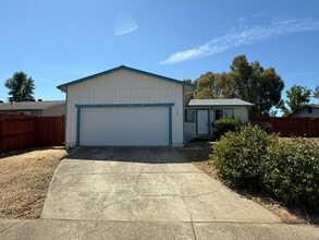 1139 Jaxon Way in Redding, CA - Building Photo - Building Photo