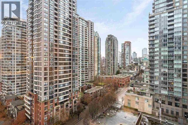 888 Hamilton St in Vancouver, BC - Building Photo - Building Photo