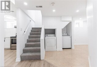 102 Gladstone Ave in Hamilton, ON - Building Photo - Building Photo