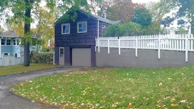 823 Elm St in Hudson, WI - Building Photo - Building Photo