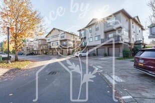 8838 NE Brentford Way in Hillsboro, OR - Building Photo