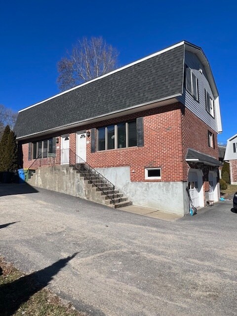 1521 Highland Ave, Unit 103 Bristol Street in Waterbury, CT - Foto de edificio