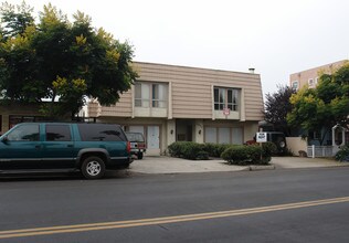 Voltaire Villas in San Diego, CA - Building Photo - Building Photo