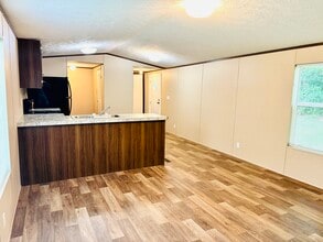 67 Cove Landing Ln in Hendersonville, NC - Building Photo - Building Photo
