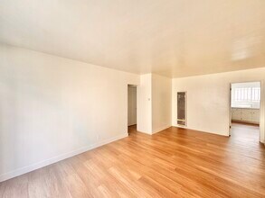 110 Catalina St in Los Angeles, CA - Building Photo - Building Photo