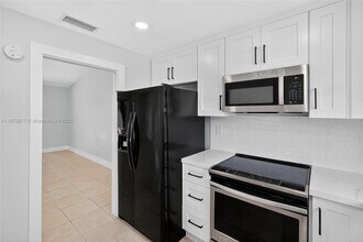 10366 SW 208th Ln in Cutler Bay, FL - Building Photo - Building Photo