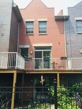 556 E 32nd St in Chicago, IL - Building Photo - Building Photo