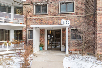 Lunt-Lake Apartments, West Tower in Chicago, IL - Building Photo - Building Photo