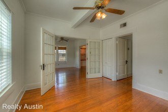 300 W 37th St in Austin, TX - Building Photo - Building Photo