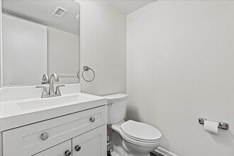 421 Barton Run Blvd in Marlton, NJ - Building Photo - Building Photo