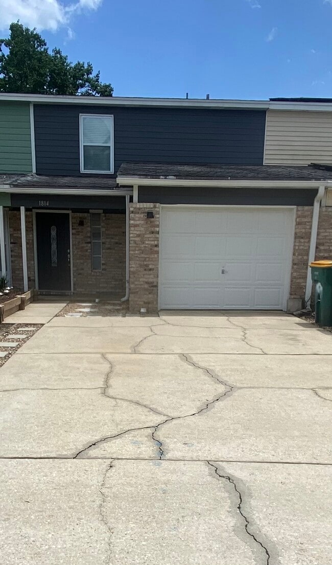 property at 1814 Whispering Oaks Ln