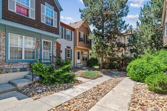 12059 E Hoye Dr in Aurora, CO - Building Photo - Building Photo