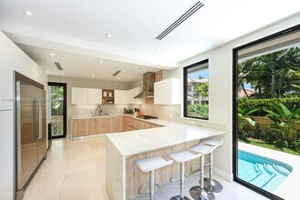 120 Buttonwood Dr in Key Biscayne, FL - Building Photo - Building Photo