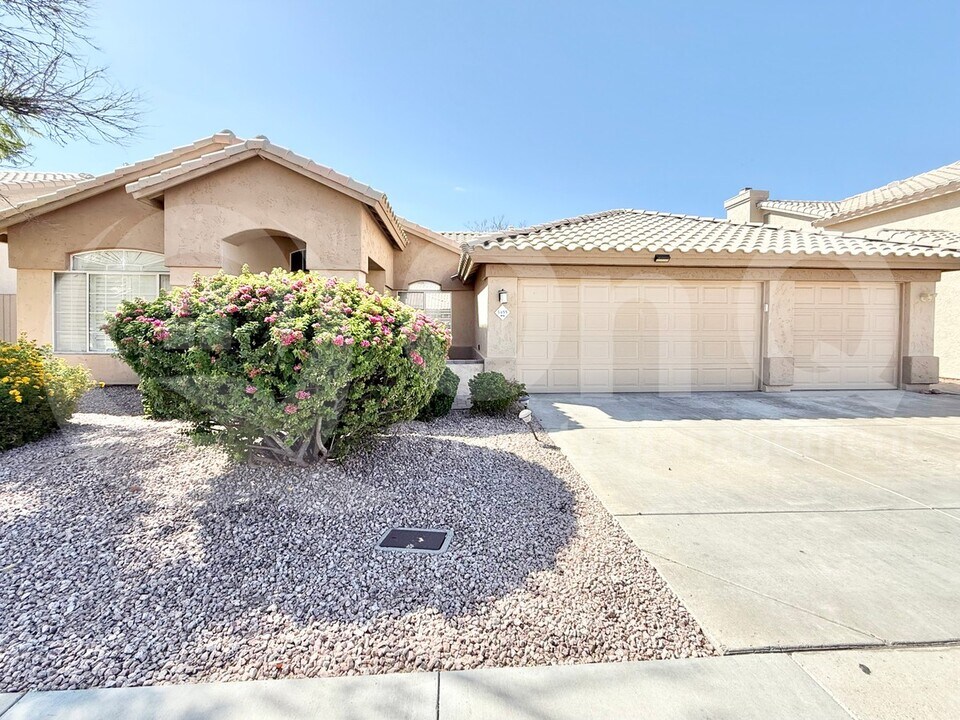 3455 E Clark Rd in Phoenix, AZ - Building Photo