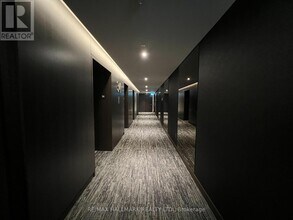 11 Yorkville Ave in Toronto, ON - Building Photo - Building Photo