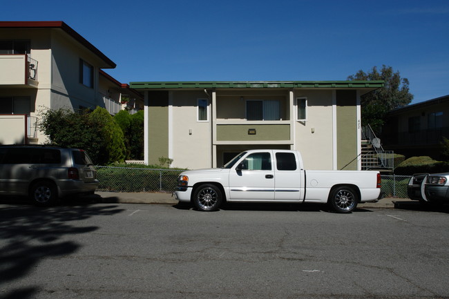 422 Lincoln Cir in Millbrae, CA - Building Photo - Building Photo