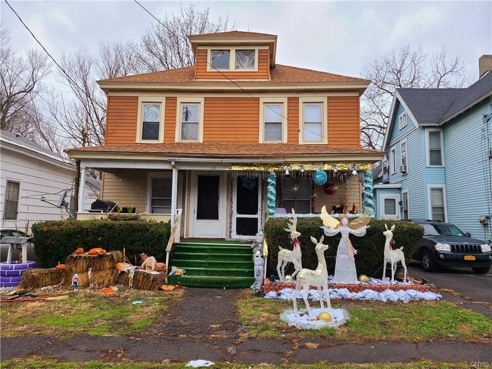 208 Cayuga St in Syracuse, NY - Building Photo