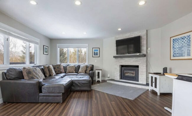 290 Broken Lance Dr