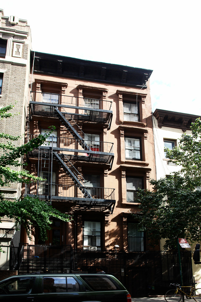 353 W 51st St in New York, NY - Building Photo - Building Photo