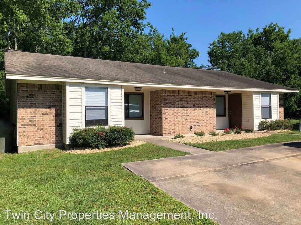 3702 Choctaw St in Bryan, TX - Foto de edificio