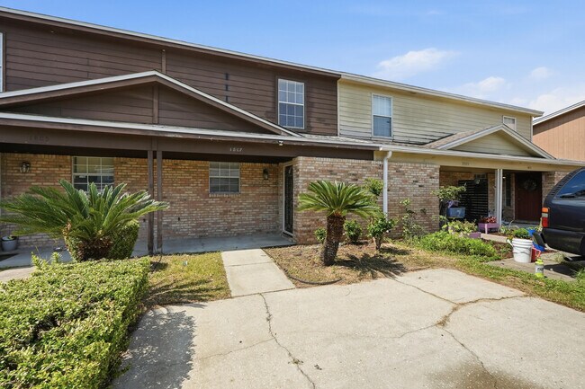 property at 1807 Whispering Oaks Ln