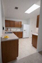 203 Brooke St in Hutto, TX - Foto de edificio - Building Photo