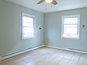 8 Amelia Pl in Stamford, CT - Building Photo - Building Photo