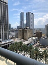 50 Biscayne Blvd, Unit 1805 in Miami, FL - Building Photo - Building Photo