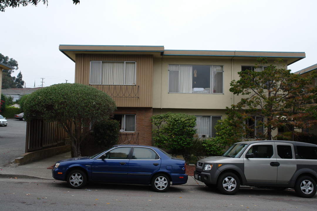 1365 Broadway in Millbrae, CA - Building Photo