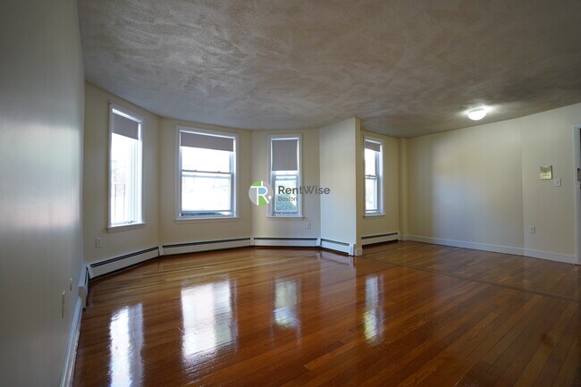 312 Tappan St in Brookline, MA - Building Photo - Building Photo