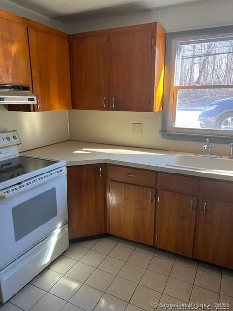 371 Bucks Hl Rd in Waterbury, CT - Foto de edificio - Building Photo