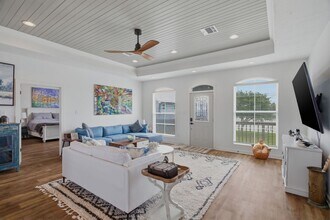 7238 Pirates Cove in Sulphur, LA - Building Photo - Building Photo