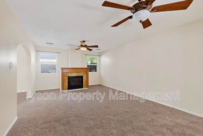 3013 Taos Meadows Dr NE in Rio Rancho, NM - Building Photo - Building Photo