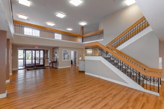 River Run Senior Apartments in Woodbridge, VA - Foto de edificio - Lobby