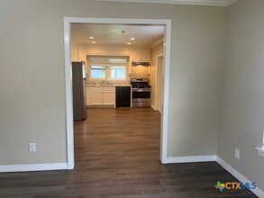 303 San Marcos Hwy in Luling, TX - Building Photo - Building Photo
