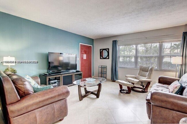 221 SE 9th Ave in Pompano Beach, FL - Building Photo - Building Photo