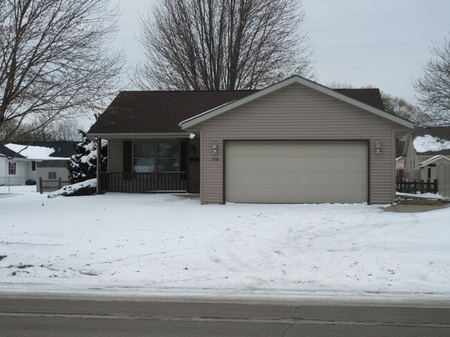 property at 1719 N Pontiac Dr