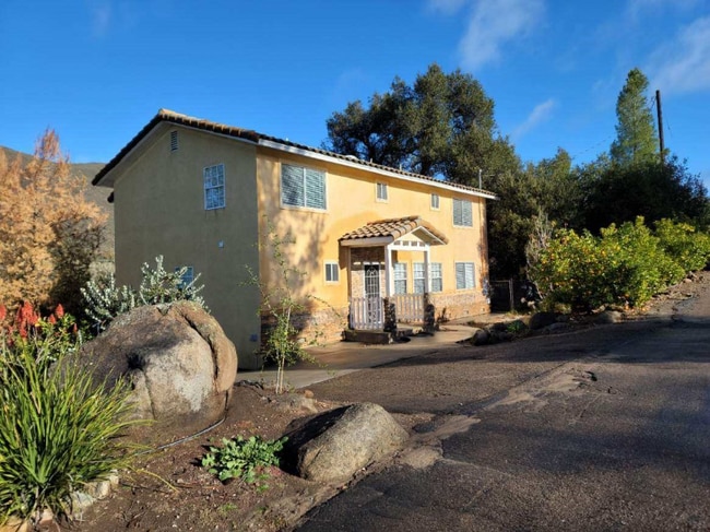 4209 Alpine Blvd in Alpine, CA - Foto de edificio - Building Photo