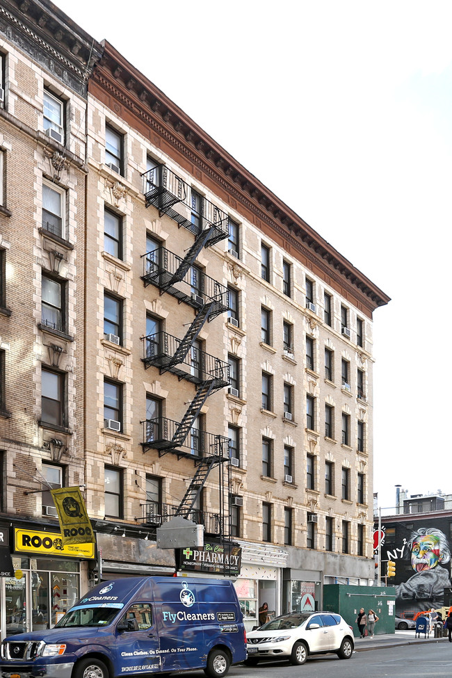 216-222 Eighth Ave in New York, NY - Building Photo - Building Photo