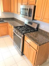 6731 N Oxford Ave, Unit Apt 2-Floor 1 in Chicago, IL - Building Photo - Building Photo