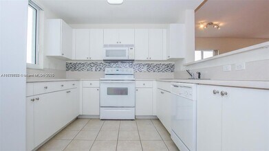 10 Aragon Ave, Unit 906 in Coral Gables, FL - Building Photo - Building Photo