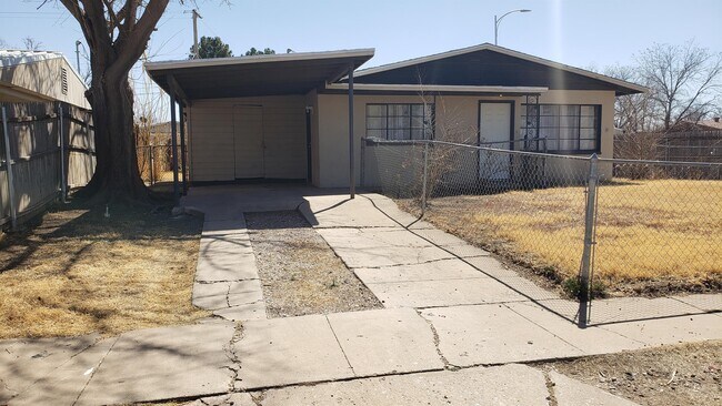 900 Davidson Dr in Roswell, NM - Building Photo - Building Photo