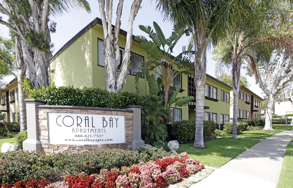Coral Bay Canyon in San Diego, CA - Foto de edificio
