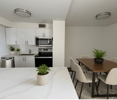 1355 Silver Spear in Mississauga, ON - Building Photo