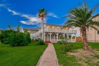 510 Surf Oaks Dr in Seabrook, TX - Building Photo - Building Photo