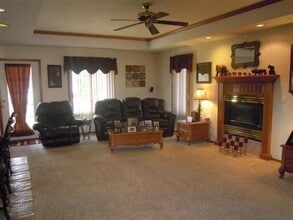 1320 E Burntwood St in Springfield, MO - Foto de edificio - Building Photo