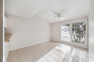 1014 Graham Dr in Tomball, TX - Foto de edificio - Building Photo